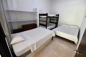 Ένα ή περισσότερα κρεβάτια σε δωμάτιο στο finca refugio verde +13 φωτογραφίες