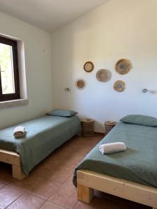 Ένα ή περισσότερα κρεβάτια σε δωμάτιο στο A Casuzza di Poggio Scopello +23 φωτογραφίες