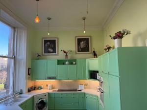 Η κουζίνα ή μικρή κουζίνα στο 2 Chester St +31 φωτογραφίες