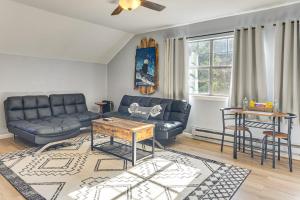 Istumisnurk majutusasutuses Fish, Hike and Explore Mtn-View Lake George Studio