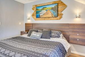 Voodi või voodid majutusasutuse Fish, Hike and Explore Mtn-View Lake George Studio toas