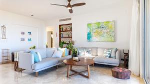 Χώρος καθιστικού στο Spectacular 2 BR Oceanview Penthouse