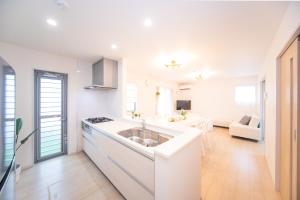 Kuchyň nebo kuchyňský kout v ubytování Kuwana - House - Vacation STAY 80080v