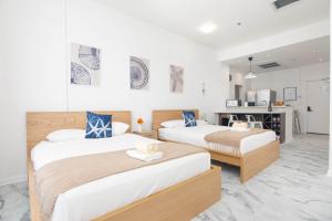 a hotel room with two beds and a kitchen at Girasole Suites in Miami Beach