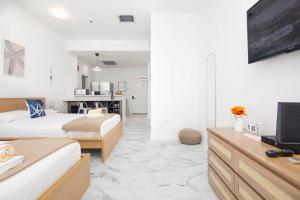 a hotel room with two beds and a television at Girasole Suites in Miami Beach
