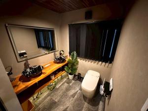 Una cocina o cocineta en The No,10 Mt,Fuji Forest House - Vacation STAY 81936v 12 fotos más