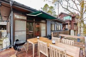 Un balcón o terraza en The No,10 Mt,Fuji Forest House - Vacation STAY 81936v