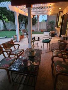 Χώρος καθιστικού στο Luxurious Room available in a charming 5bdr house