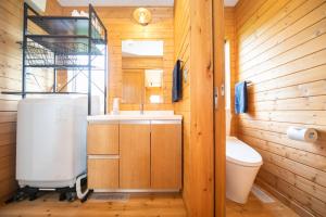 a bathroom with a sink and a toilet in a wooden room at Ａｗａｊｉ Ｓｅａｖｉｅｗ Ｒｅｓｏｒｔ ｉｎ Ｎｏｊｉｍａ - Vacation STAY 81998v in Kusumoto +44 photos