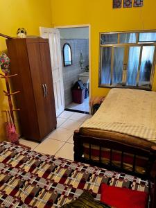 Ένα ή περισσότερα κρεβάτια σε δωμάτιο στο Casa Familiar Perto Das Praias