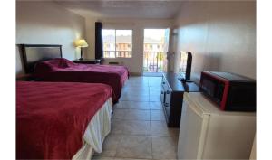 Ένα ή περισσότερα κρεβάτια σε δωμάτιο στο Central Motel Kissimmee Near Disney World