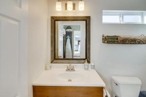 Ένα μπάνιο στο Work and Play! Extended-Stay Studio in Simi Valley