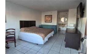 Ένα ή περισσότερα κρεβάτια σε δωμάτιο στο Central Motel Kissimmee Near Disney World +28 φωτογραφίες