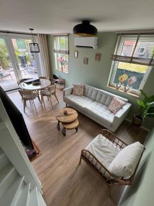 a living room with a couch and a table at Casa Del Faro in Westkapelle