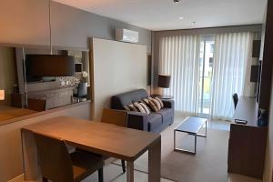 a living room with a couch and a table in it at Brisas do Lago - Apartamentos in Brasilia