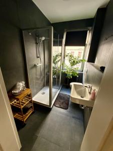 Vannituba majutusasutuses Modern Living Leipzig - Wohnung in Lindenau