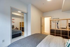 Postel nebo postele na pokoji v ubytování Walkable Condo 5 Mi to Winter Park Resort!