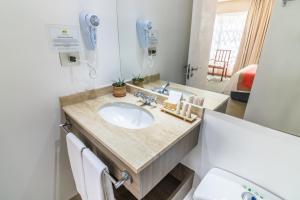 a bathroom with a sink and a toilet at Geotel Calama in Calama