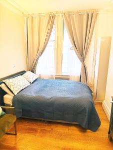 Postel nebo postele na pokoji v ubytování PICCADILLY Private room and bathroom