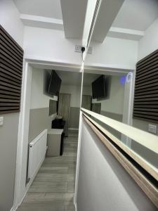 Μια τηλεόραση ή/και κέντρο ψυχαγωγίας στο Plaza London Hotel