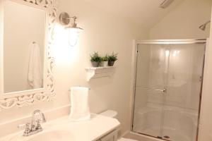 Koupelna v ubytování The Cottage At The Lake - Green River Lake + 11 fotografií