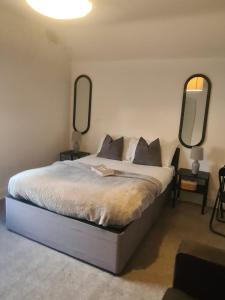 Postel nebo postele na pokoji v ubytování Contractor rooms