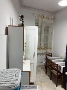 a room with a table and a dining room at Charmant studio au cœur dAlger in Alger +15 photos
