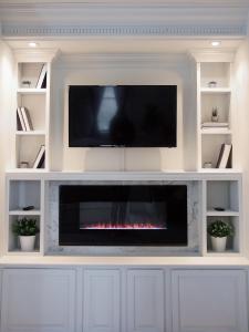 Televiisor ja/või meelelahutuskeskus majutusasutuses Gite La Cache