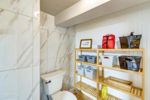 Foto sihtkohas Indianola asuva majutusasutuse Peaceful Patio View! Waterfront Puget Sound Unit galeriist +17 fotot