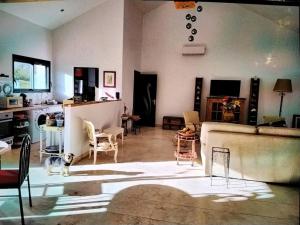 a living room with a couch and chairs at Viviloue in Saint-Pierre-Lafeuille