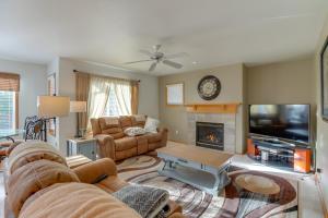 Posezení v ubytování Spacious Home 5 Mi to Historic Downtown Sumner