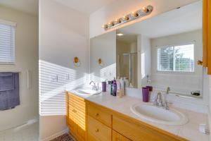 Koupelna v ubytování Spacious Home 5 Mi to Historic Downtown Sumner + 29 fotografií