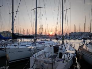 Východ nebo západ slunce při pohledu z apartmánu nebo okolí + 22 fotografií