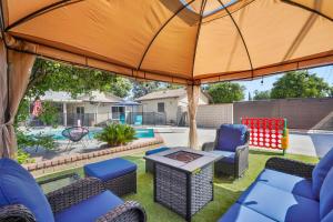 Foto Riverside’is asuva majutusasutuse Hot Tub - Pool - FirePit - GameRoom - Sleeps 12! galeriist