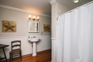 Ένα μπάνιο στο Commander +49 φωτογραφίες