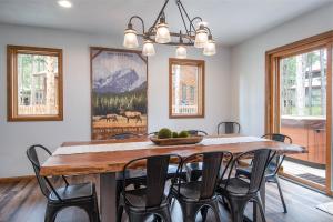 Φωτογραφία από το άλμπουμ του Summit Haven Home: Hot Tub, Stylish New Remodel σε Overlook Athletic Club Heliport