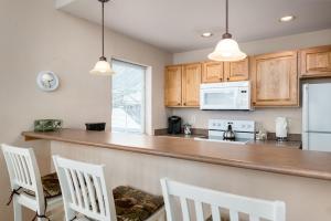 Köök või kööginurk majutusasutuses Tarn Landing Condo: Access To All Summit Resorts