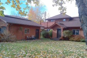 Το κτήριο όπου στεγάζεται  η παραθεριστική κατοικία