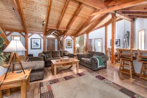 Istumisnurk majutusasutuses Spring Haven Home: Gorgeous, Dog Friendly