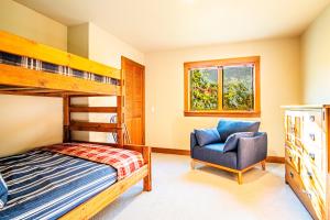 Ένα ή περισσότερα κρεβάτια σε δωμάτιο στο Creekside on Quigley - 3BD Private Home on trails + Hot Tub