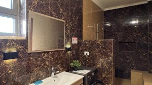 Ένα μπάνιο στο Beautifull Rooftop with an Amazing Terrace View +26 φωτογραφίες