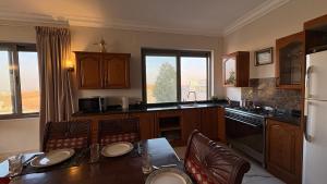 Η κουζίνα ή μικρή κουζίνα στο Beautifull Rooftop with an Amazing Terrace View