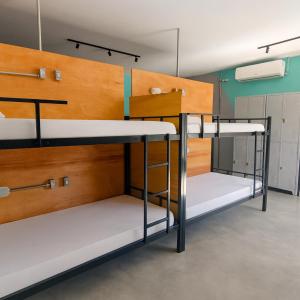 a group of bunk beds in a dorm room at O Ogro in Brasilia