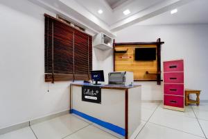 Kuchyň nebo kuchyňský kout v ubytování Collection O Erattupetta Formerly City Residency