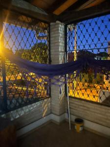 Μπαλκόνι ή βεράντα στο Alojamiento Cerca del Shopping mariano y UMAX