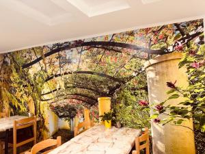 Vườn quanh Opera Central Stay