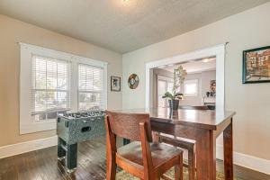 Fotografie z fotogalerie ubytování Family Retreat with Yard Less Than 1 Mi to Dtwn Durham! v destinaci Durham