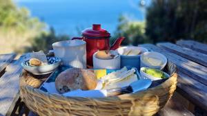 a basket of food on a picnic table at Ko Glamping in Valdivia