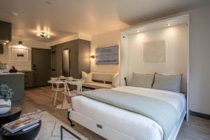 Istumisnurk majutusasutuses Angani Studio - Elkhorn Resort Amenities Included