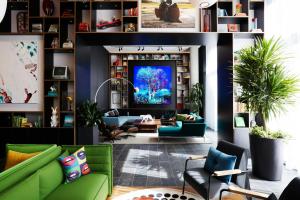 Posezení v ubytování citizenM Seattle South Lake